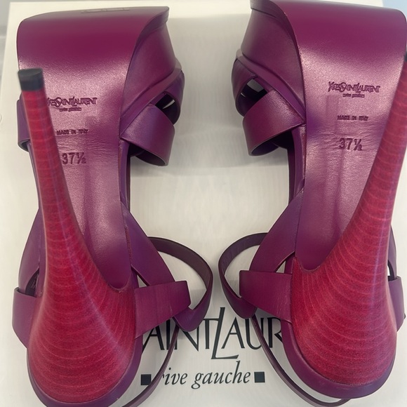Yves Saint Laurent - Picture 2 of 5